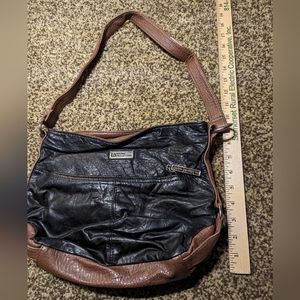 Stone Mountain, The Long Beach shoulder bag.